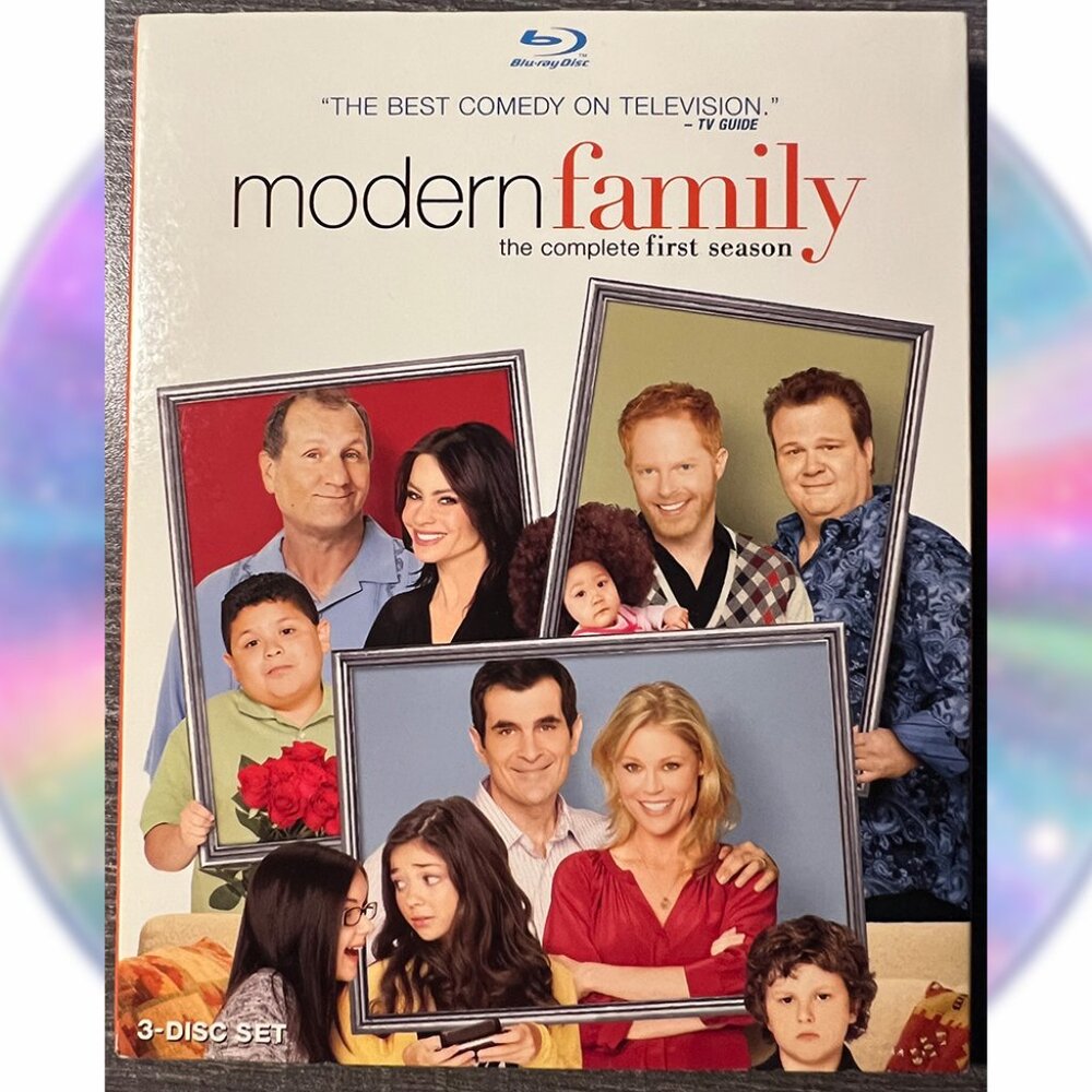 MODERN FAMILY (2010) - The Complete First Season - Blu-ray
